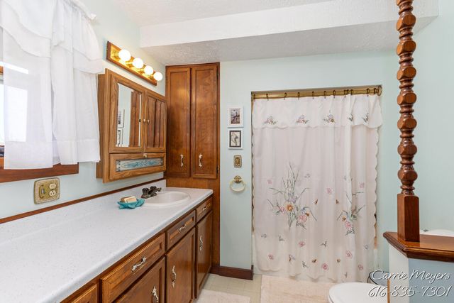 3741 8 Mile Road NW, Grand Rapids, MI 49544