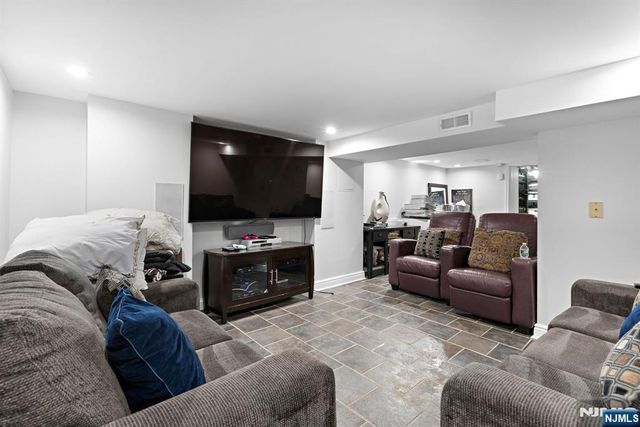 270 Hamilton Avenue, Hasbrouck Heights, NJ 07604