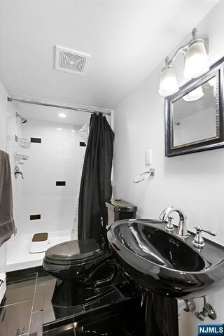 270 Hamilton Avenue, Hasbrouck Heights, NJ 07604