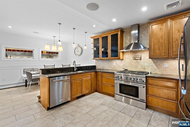 270 Hamilton Avenue, Hasbrouck Heights, NJ 07604