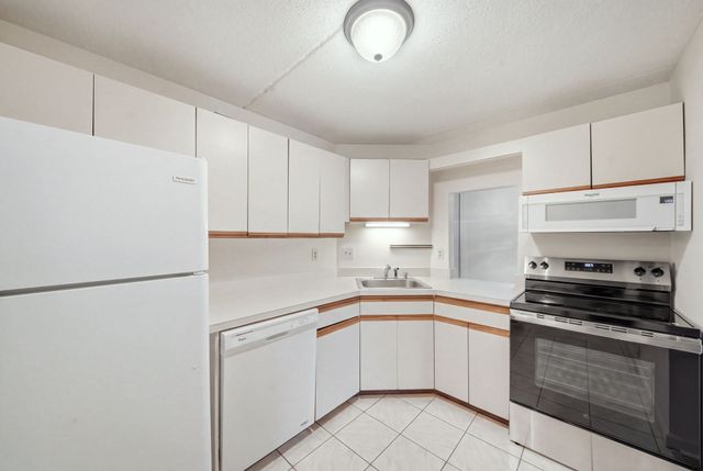 100 High St 308, Medford, MA 02155