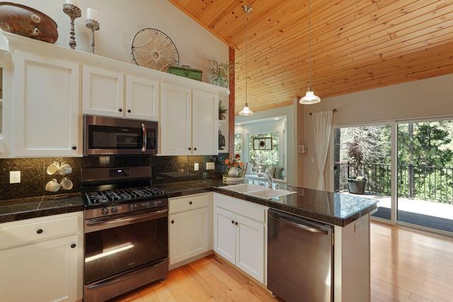 980 Fairway Ct, Murphys, CA 95247