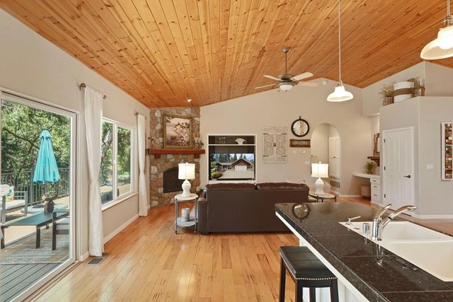 980 Fairway Ct, Murphys, CA 95247