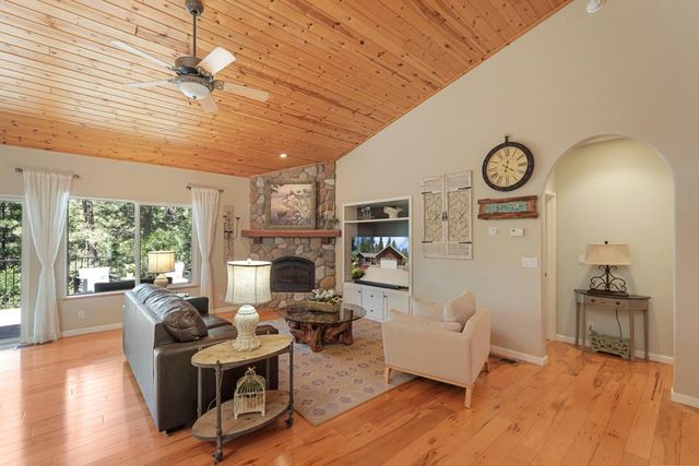 980 Fairway Ct, Murphys, CA 95247