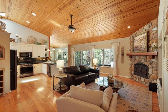 980 Fairway Ct, Murphys, CA 95247