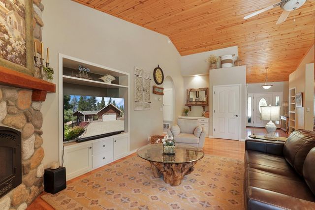980 Fairway Ct, Murphys, CA 95247