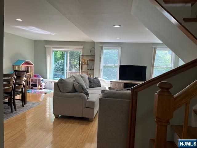 41 Foxwood Square, Old Tappan, NJ 07675