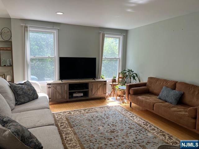 41 Foxwood Square, Old Tappan, NJ 07675