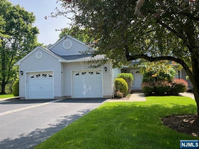 41 Foxwood Square, Old Tappan, NJ 07675