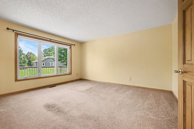 3028 Highpointe Curve, Roseville, MN 55113