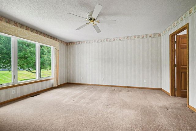 3028 Highpointe Curve, Roseville, MN 55113
