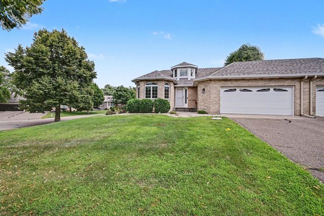 3028 Highpointe Curve, Roseville, MN 55113