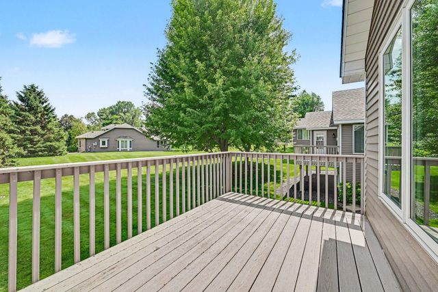3028 Highpointe Curve, Roseville, MN 55113