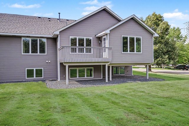 3028 Highpointe Curve, Roseville, MN 55113