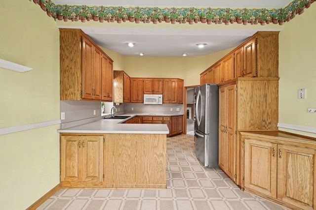 3028 Highpointe Curve, Roseville, MN 55113
