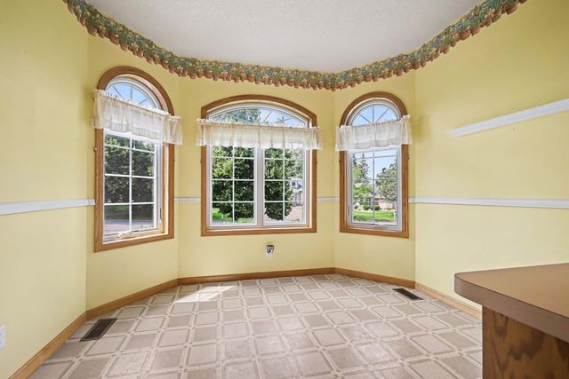 3028 Highpointe Curve, Roseville, MN 55113