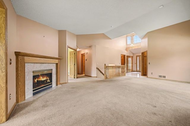 3028 Highpointe Curve, Roseville, MN 55113