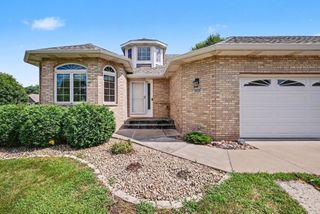 3028 Highpointe Curve, Roseville, MN 55113