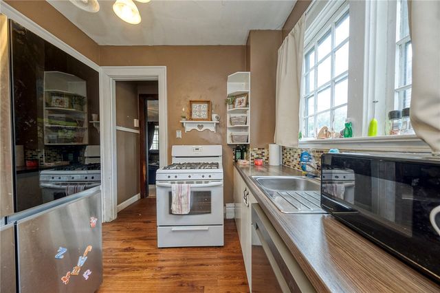 68 Center Ave, Burgettstown Boro, PA 15021