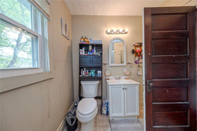68 Center Ave, Burgettstown Boro, PA 15021