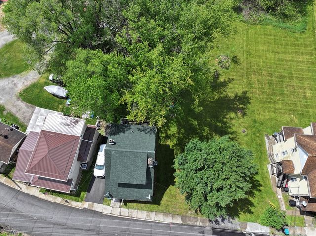 68 Center Ave, Burgettstown Boro, PA 15021