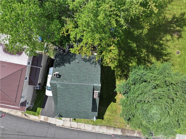68 Center Ave, Burgettstown Boro, PA 15021