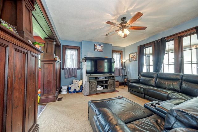 68 Center Ave, Burgettstown Boro, PA 15021