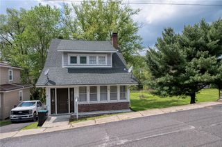 68 Center Ave, Burgettstown Boro, PA 15021