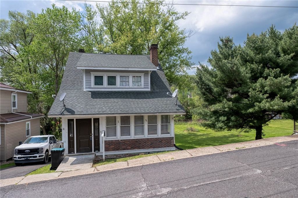 68 Center Ave, Burgettstown Boro, PA 15021