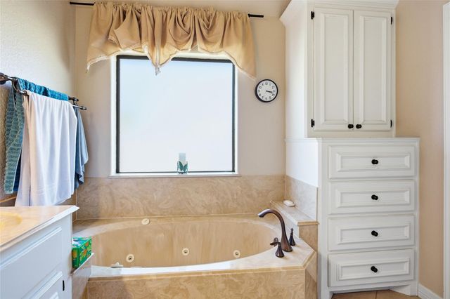 104 Hamilton Court, Clute, TX 77531