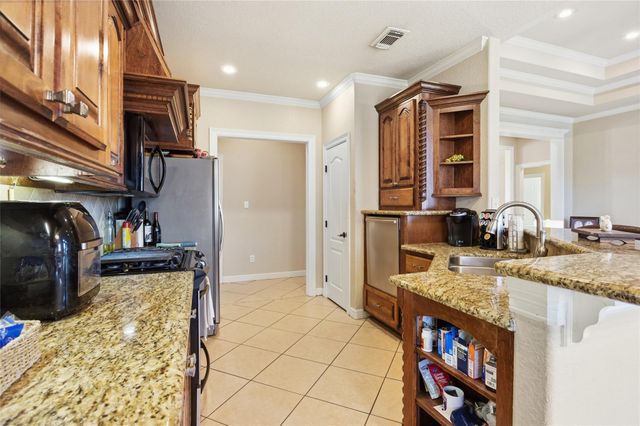 104 Hamilton Court, Clute, TX 77531