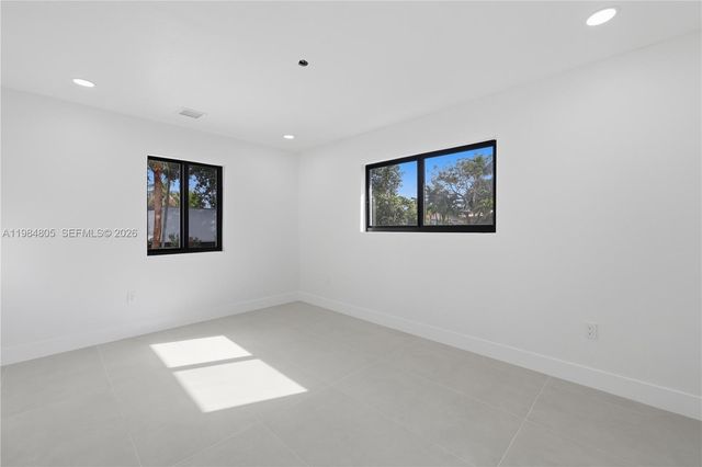 10910 NE 9th Ct, Biscayne Park, FL 33161