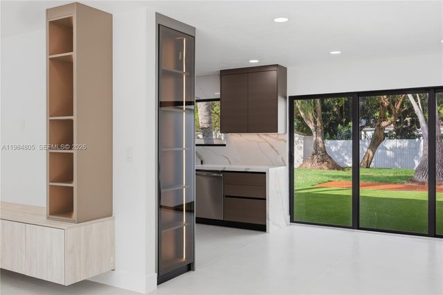 10910 NE 9th Ct, Biscayne Park, FL 33161