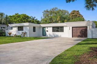 10910 NE 9th Ct, Biscayne Park, FL 33161