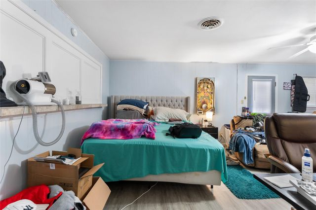 2306 Avenue P, Huntsville, TX 77340