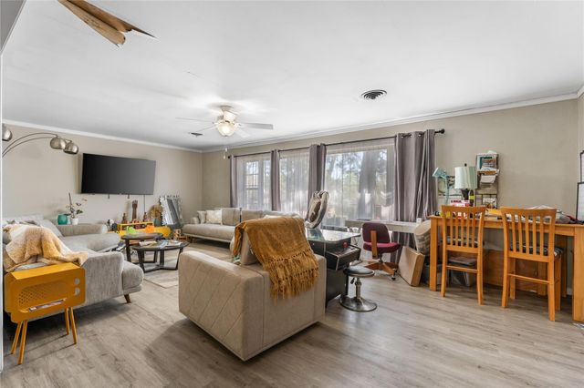 2306 Avenue P, Huntsville, TX 77340