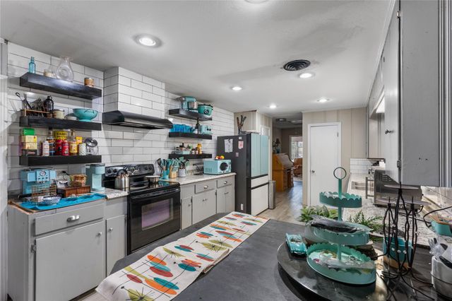 2306 Avenue P, Huntsville, TX 77340