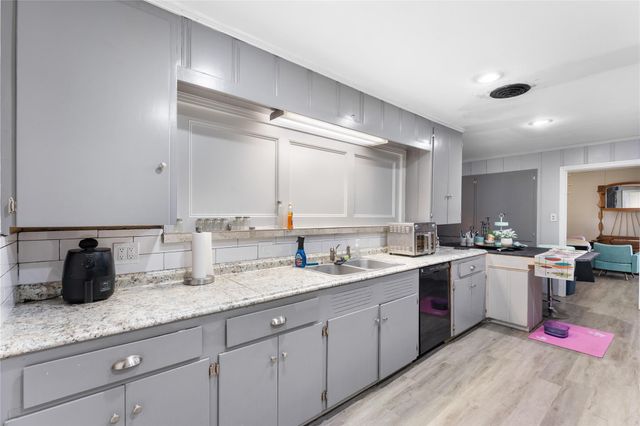 2306 Avenue P, Huntsville, TX 77340