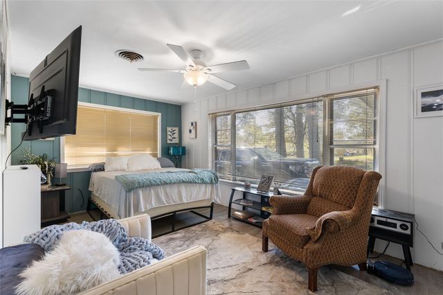 2306 Avenue P, Huntsville, TX 77340