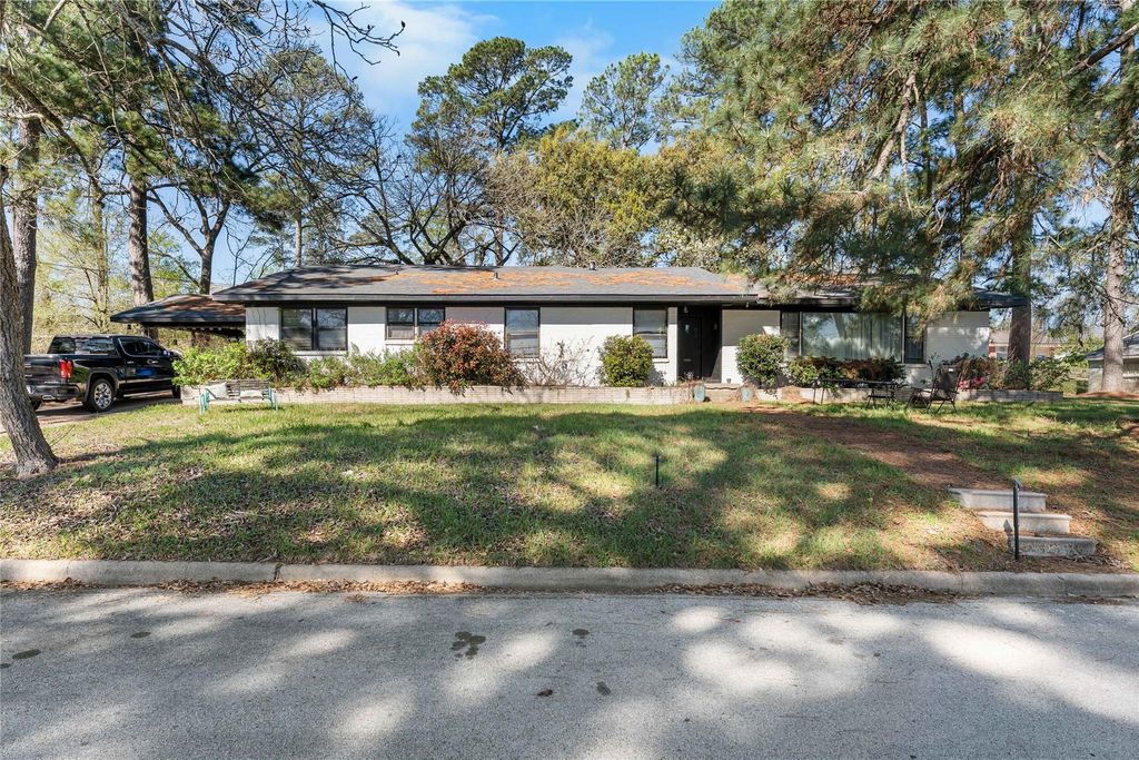 2306 Avenue P, Huntsville, TX 77340