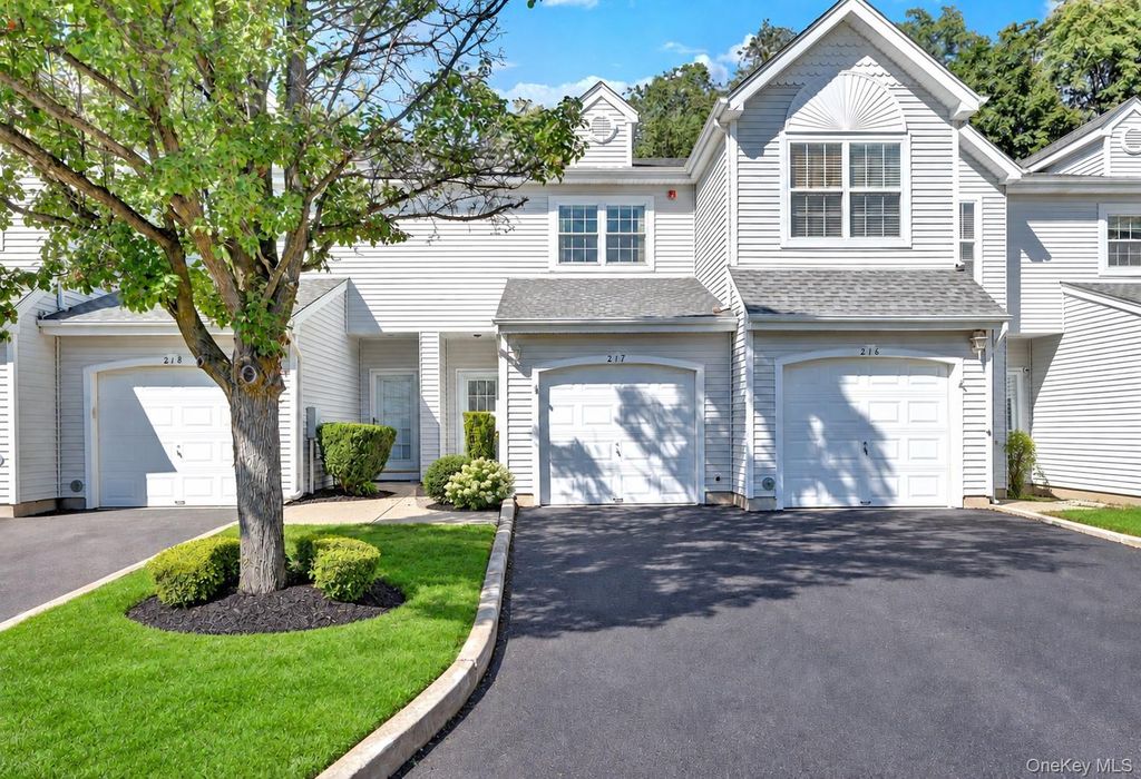 217 Windward Court N, Port Jefferson, NY 11777