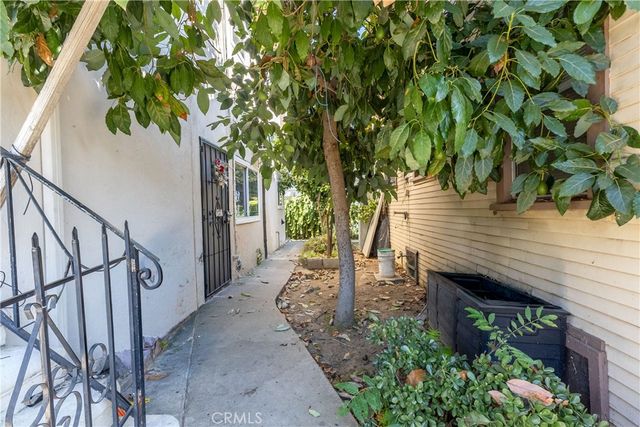 1741 S New England Street, Los Angeles, CA 90006