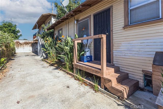 1741 S New England Street, Los Angeles, CA 90006