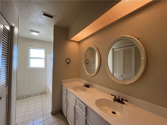 5002 Wingfoot B, Corpus Christi, TX 78413