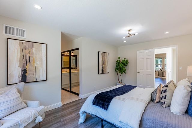 955 La Mesa Terrace H, Sunnyvale, CA 94086