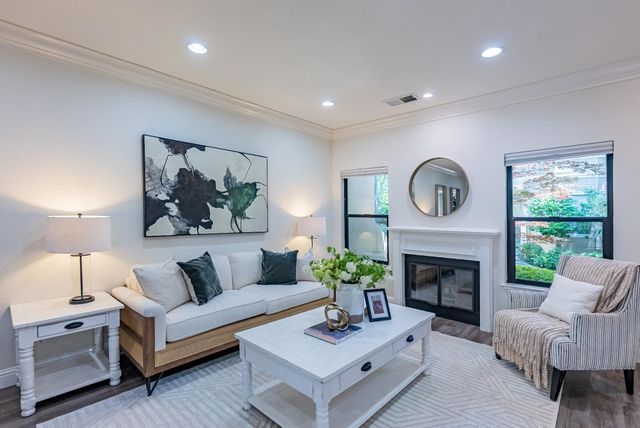 955 La Mesa Terrace H, Sunnyvale, CA 94086