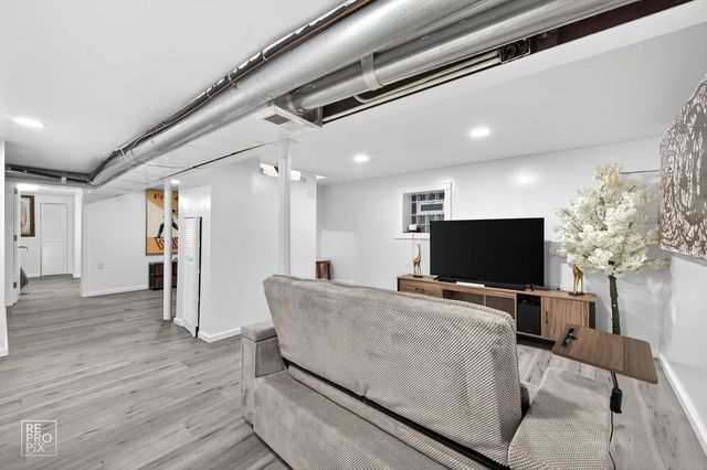 3320 W 60th Place, Chicago, IL 60629