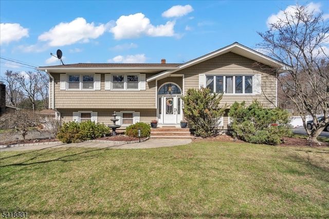 49 Laguna Dr, Wayne Twp., NJ 07470