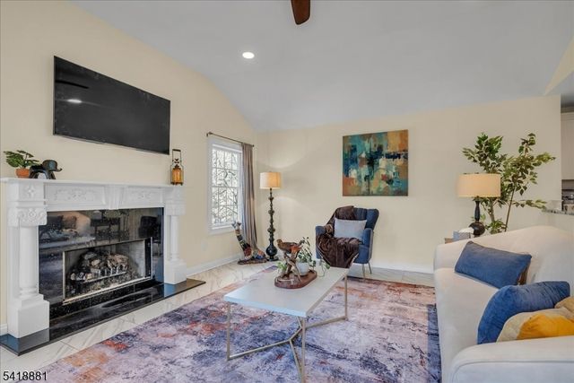 49 Laguna Dr, Wayne Twp., NJ 07470