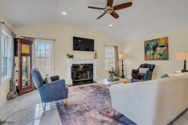 49 Laguna Dr, Wayne Twp., NJ 07470